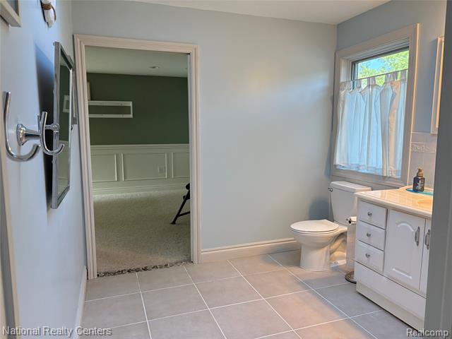 Builiding view fifty seven for 8871 Lakeview, White Lake, MI. 48386