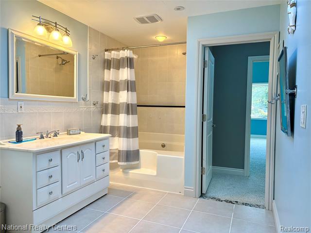 Builiding view fifty six for 8871 Lakeview, White Lake, MI. 48386