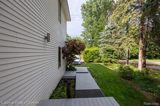 Builiding view seventy one for 8871 Lakeview, White Lake, MI. 48386