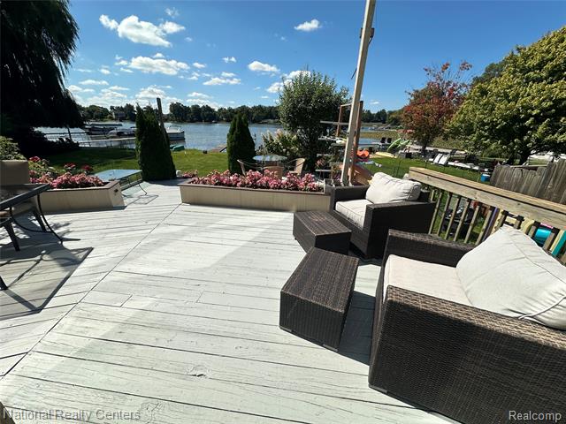 Builiding view seventy three for 8871 Lakeview, White Lake, MI. 48386