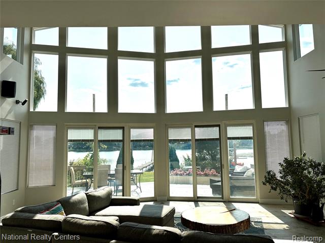 Builiding view seventy for 8871 Lakeview, White Lake, MI. 48386