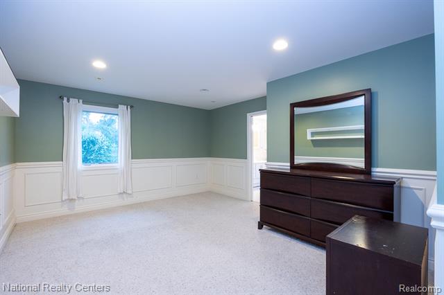 Builiding view sixty seven for 8871 Lakeview, White Lake, MI. 48386