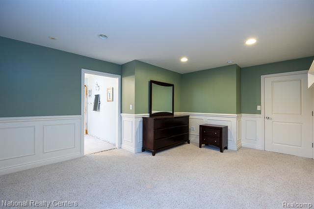 Builiding view sixty six for 8871 Lakeview, White Lake, MI. 48386