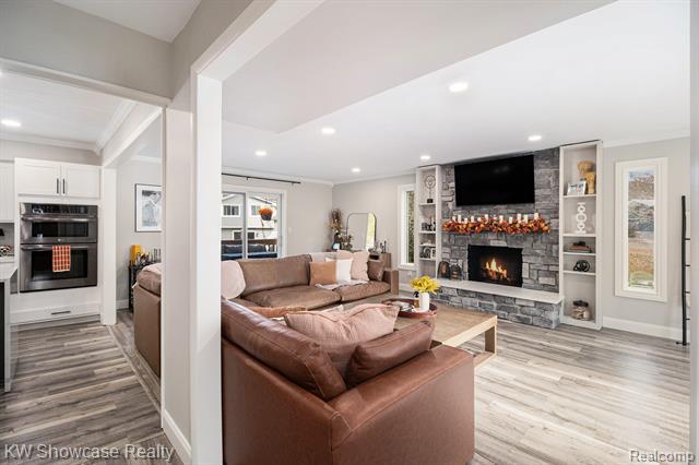 Builiding view five for 7936 Rampart, Waterford, MI. 48327