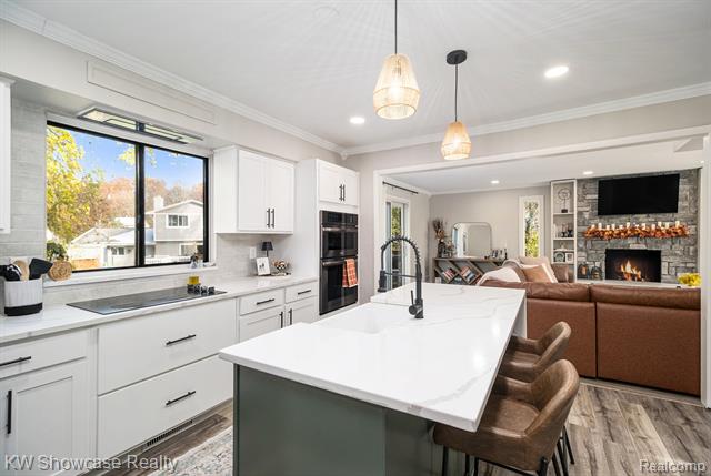 Builiding view four for 7936 Rampart, Waterford, MI. 48327