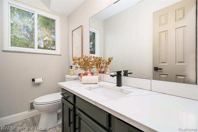 Builiding view nine for 7936 Rampart, Waterford, MI. 48327