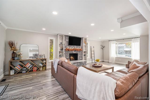 Builiding view seven for 7936 Rampart, Waterford, MI. 48327