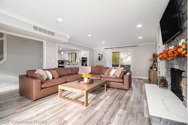 Builiding view six for 7936 Rampart, Waterford, MI. 48327