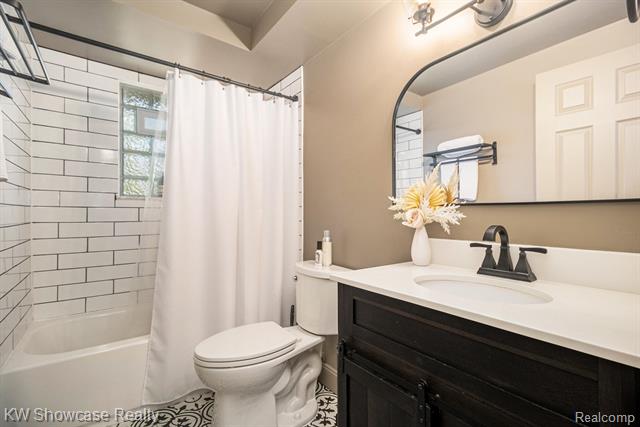 Builiding view sixteen for 7936 Rampart, Waterford, MI. 48327