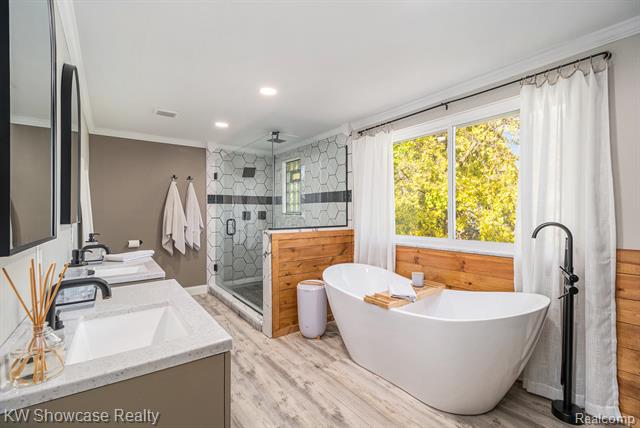 Builiding view thirteen for 7936 Rampart, Waterford, MI. 48327