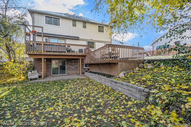 Builiding view twenty two for 7936 Rampart, Waterford, MI. 48327