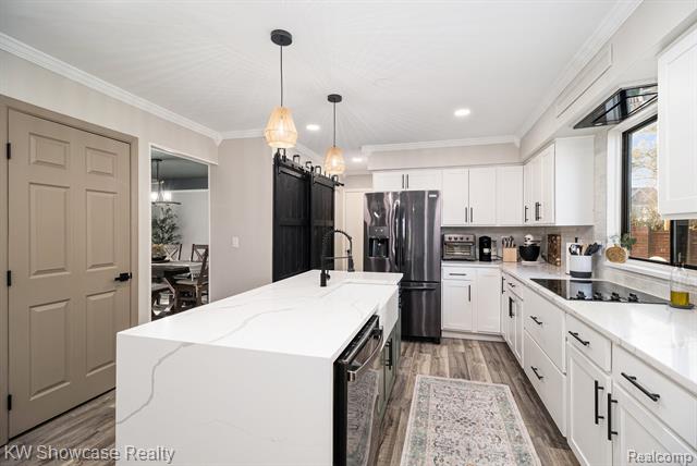 Builiding view two for 7936 Rampart, Waterford, MI. 48327