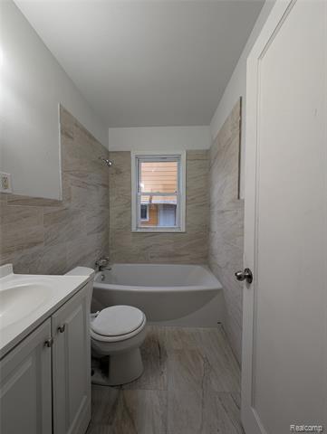 Builiding view seventeen for 305 South W, Pontiac, MI. 48341