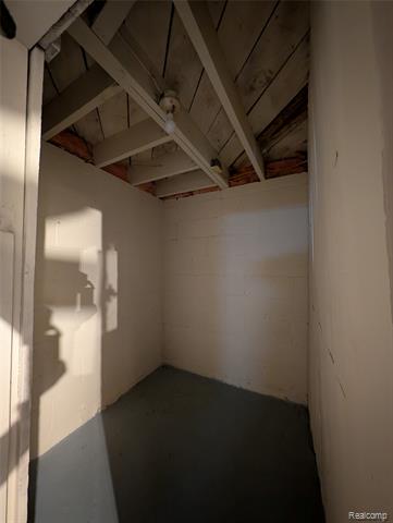 Builiding view twenty three for 305 South W, Pontiac, MI. 48341