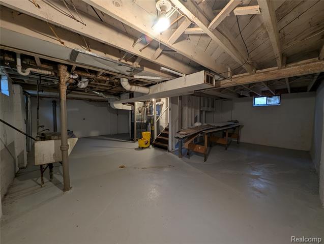 Builiding view twenty for 305 South W, Pontiac, MI. 48341