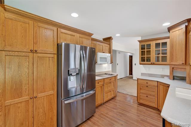 Builiding view fifteen for 8668 Cooley Beach, White Lake, MI. 48386