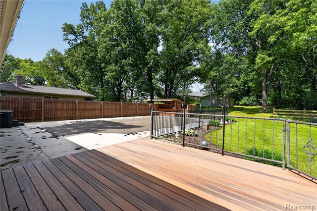 Builiding view fifty two for 8668 Cooley Beach, White Lake, MI. 48386