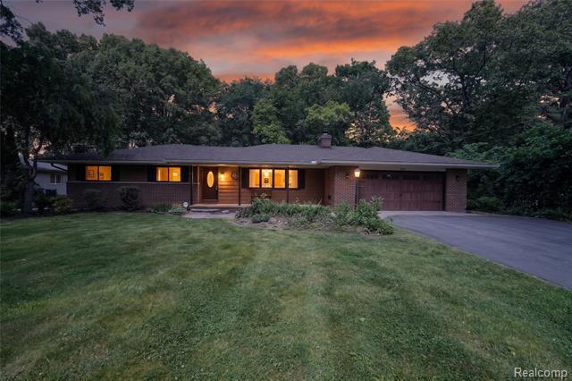 front view for 8668 Cooley Beach Dr, White Lake, Mi. 48386