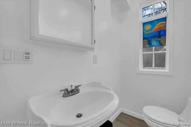 Builiding view fifteen for 2085 Pontiac, Keego Harbor, MI. 48320