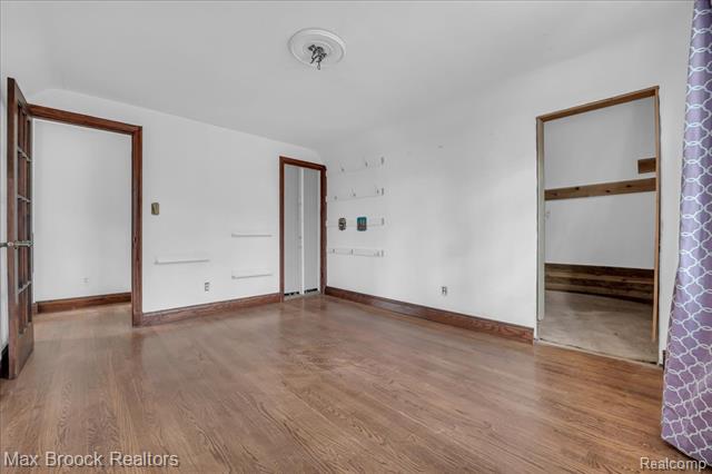 Builiding view nineteen for 2085 Pontiac, Keego Harbor, MI. 48320