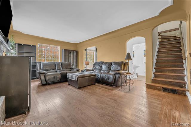 Builiding view sixteen for 2085 Pontiac, Keego Harbor, MI. 48320