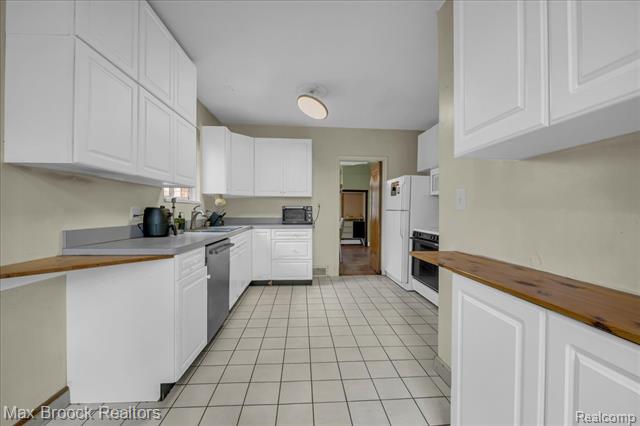 Builiding view thirteen for 2085 Pontiac, Keego Harbor, MI. 48320