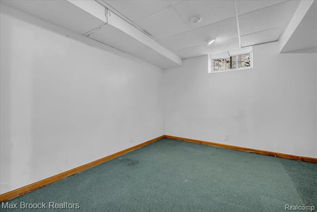 Builiding view twenty one for 2085 Pontiac, Keego Harbor, MI. 48320