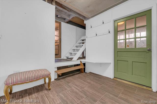 Builiding view twenty for 2085 Pontiac, Keego Harbor, MI. 48320