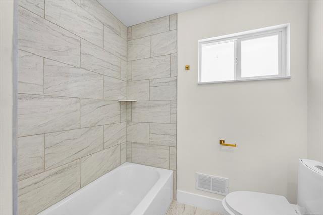 Builiding view eighteen for 2051 Avondale, Keego Harbor, MI. 48320