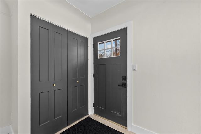 Builiding view four for 2051 Avondale, Keego Harbor, MI. 48320