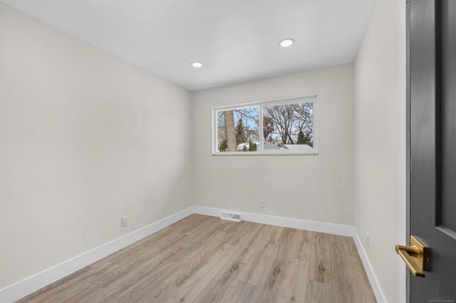 Builiding view nineteen for 2051 Avondale, Keego Harbor, MI. 48320