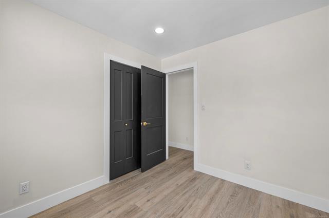 Builiding view sixteen for 2051 Avondale, Keego Harbor, MI. 48320