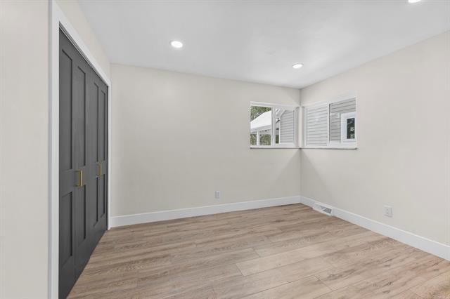 Builiding view thirteen for 2051 Avondale, Keego Harbor, MI. 48320