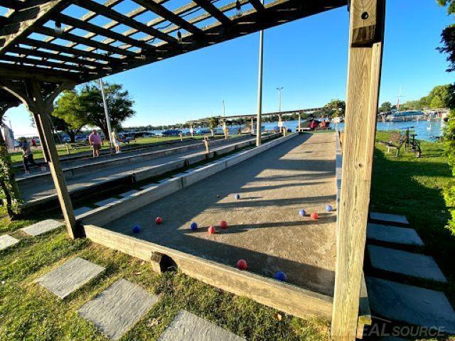 Builiding view thirty three for 2051 Avondale, Keego Harbor, MI. 48320