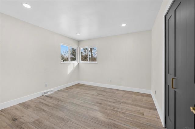 Builiding view twelve for 2051 Avondale, Keego Harbor, MI. 48320