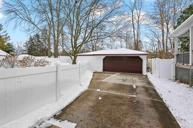 Builiding view twenty eight for 2051 Avondale, Keego Harbor, MI. 48320