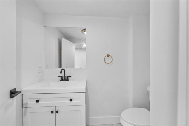 Builiding view twenty five for 2051 Avondale, Keego Harbor, MI. 48320