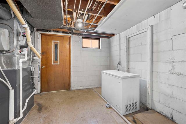 Builiding view twenty seven for 2051 Avondale, Keego Harbor, MI. 48320