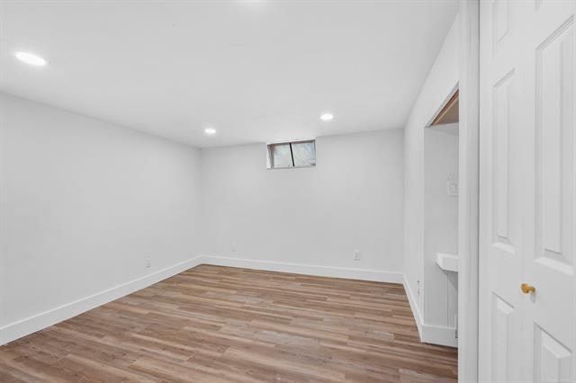 Builiding view twenty for 2051 Avondale, Keego Harbor, MI. 48320