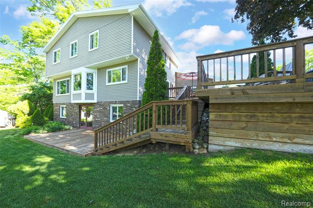 Builiding view twenty four for 7841 Rampart, Waterford, MI. 48327