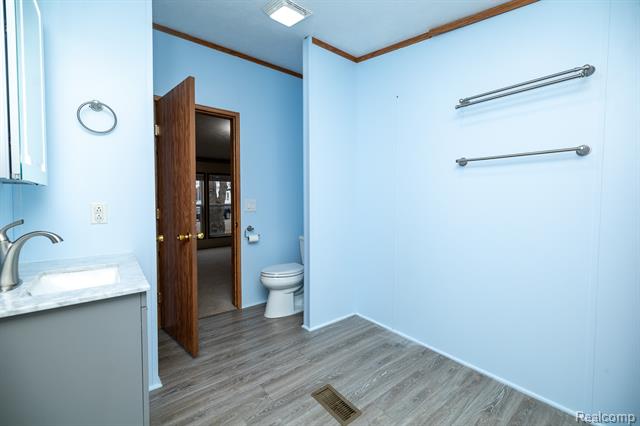 Builiding view nineteen for 9198 Ashdown, White Lake, MI. 48386