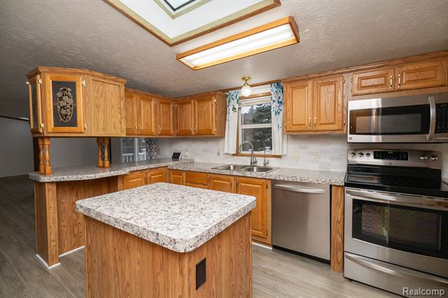 Builiding view seven for 9198 Ashdown, White Lake, MI. 48386