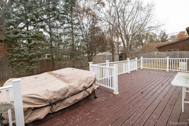 Builiding view ten for 9198 Ashdown, White Lake, MI. 48386