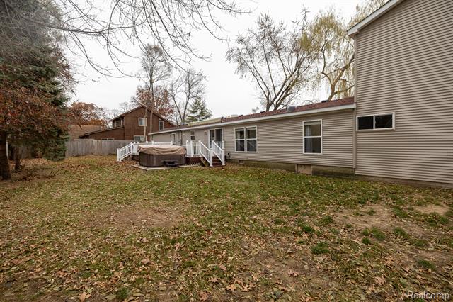 Builiding view thirty three for 9198 Ashdown, White Lake, MI. 48386