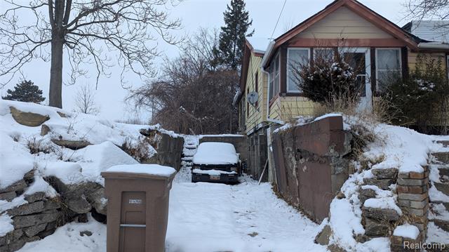 Builiding view ten for 447 E Wilson, Pontiac, MI. 48341