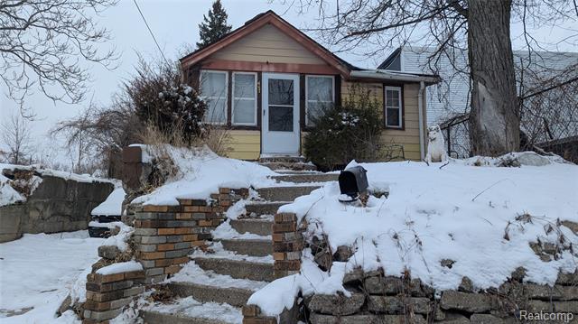 front view for 447 E Wilson Ave, Pontiac, Mi. 48341