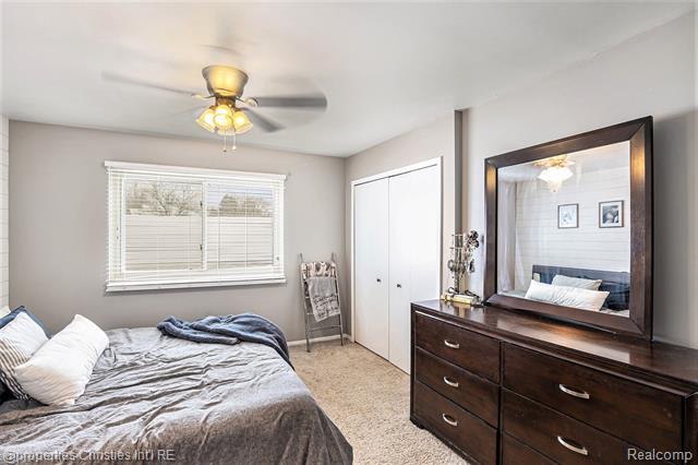 Builiding view eleven for 3990 Cresthaven, Waterford, MI. 48328