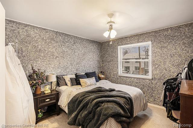 Builiding view fifteen for 3990 Cresthaven, Waterford, MI. 48328