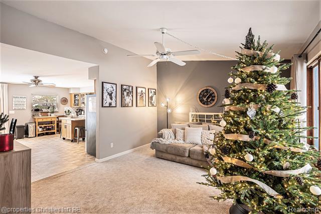 Builiding view four for 3990 Cresthaven, Waterford, MI. 48328