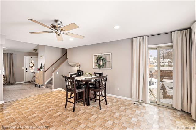 Builiding view nine for 3990 Cresthaven, Waterford, MI. 48328